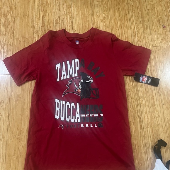 Buccaneers T-shirt - Picture 1 of 6